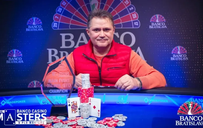 Максим Роньшин покерист