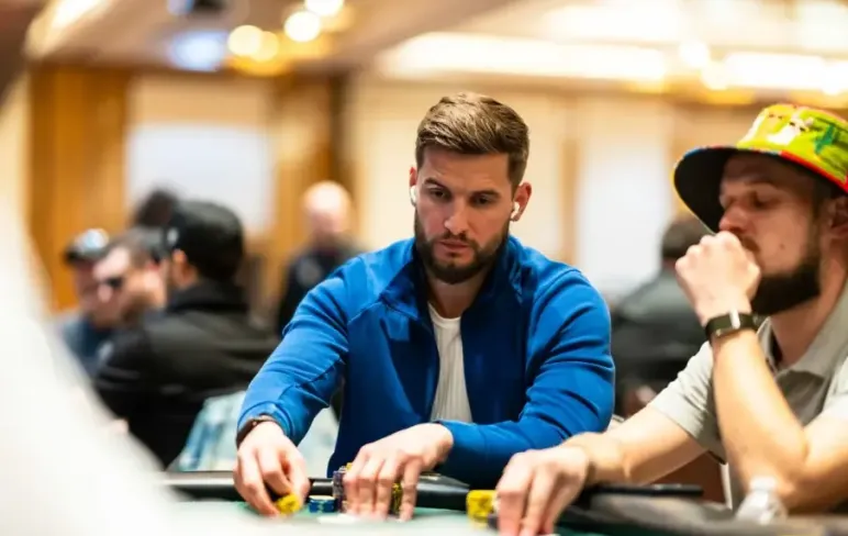 Артем Тулюпа покерист