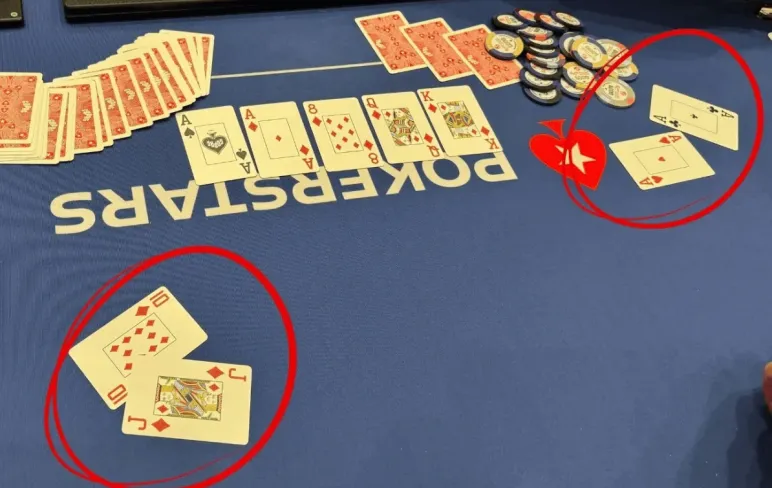 Каре тузів проти Флаш Рояля — найболючіший бед-біт без джекпоту