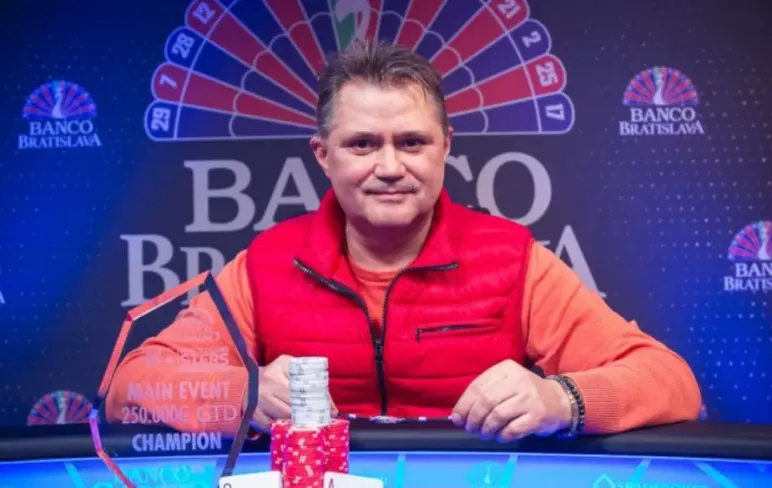 Максим Роньшин покерист