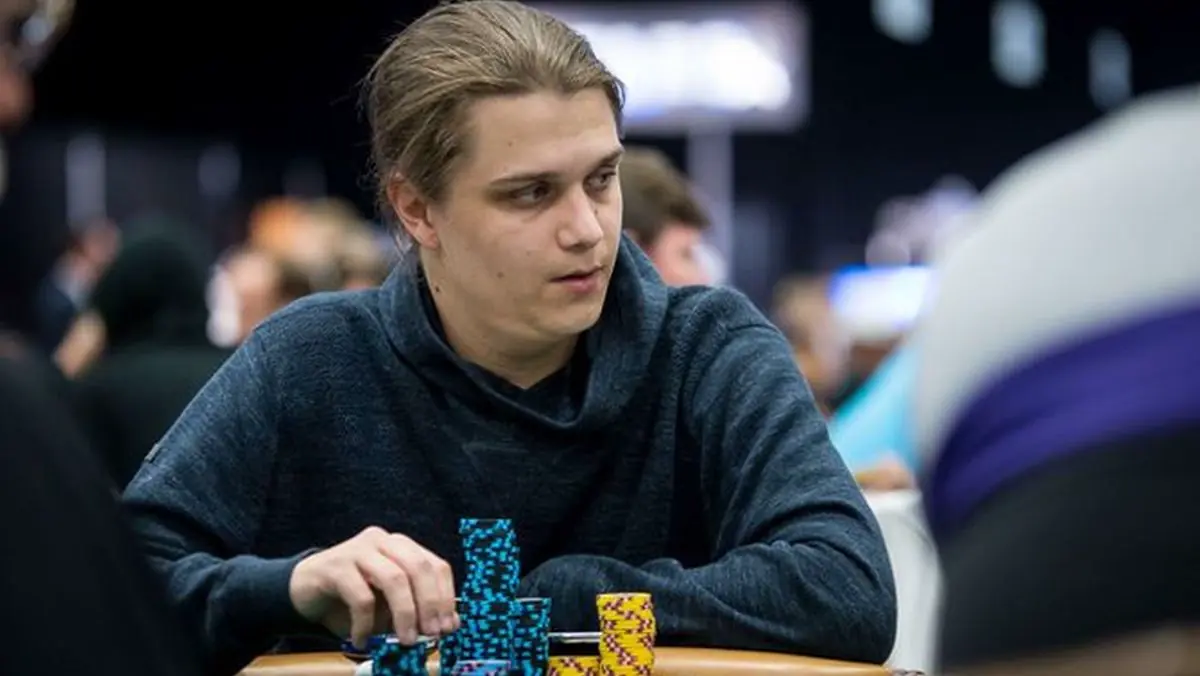 Ніклас Астедт наближається до чиплідера на WSOP ME