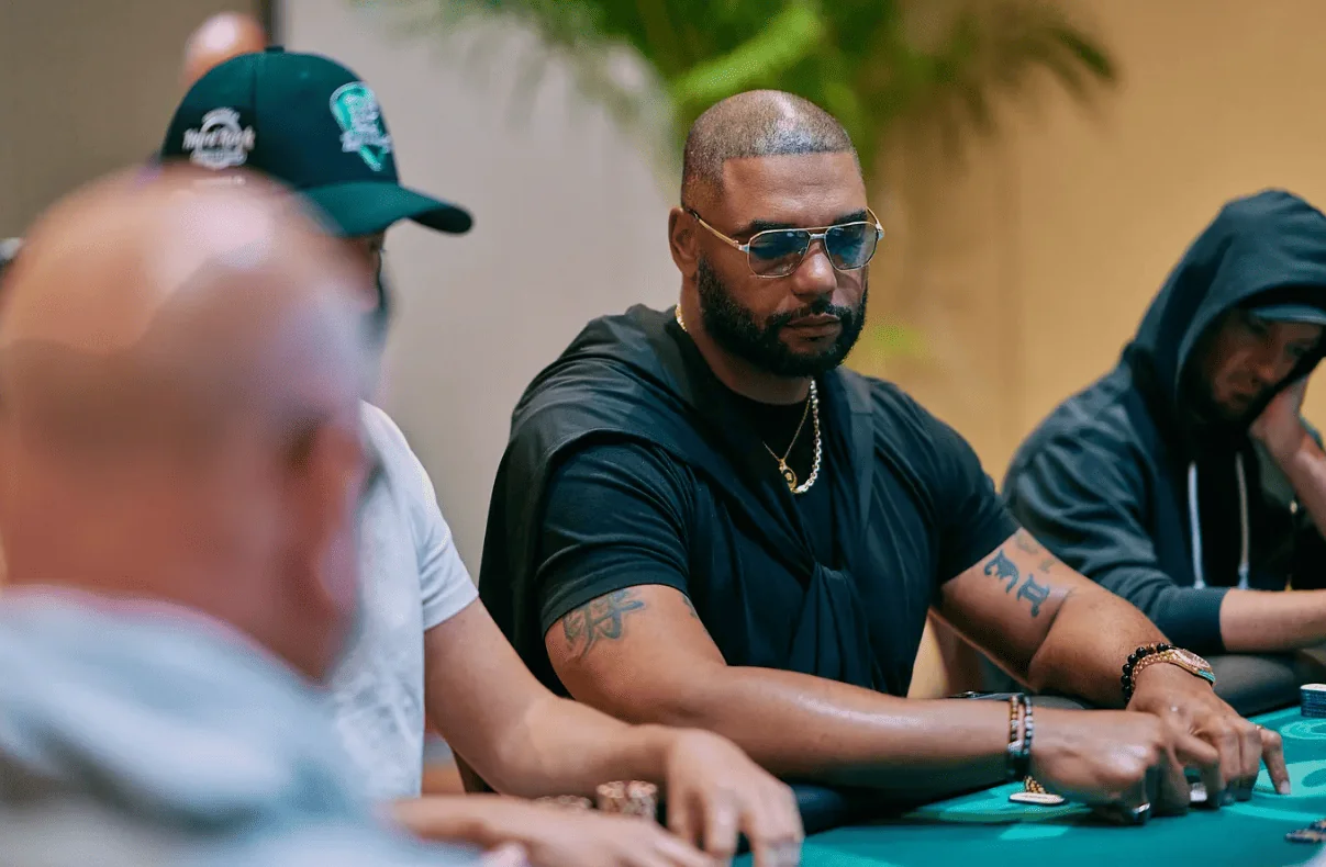 Легенда NFL Річард Сеймур вийшов за фінальний стіл WPT