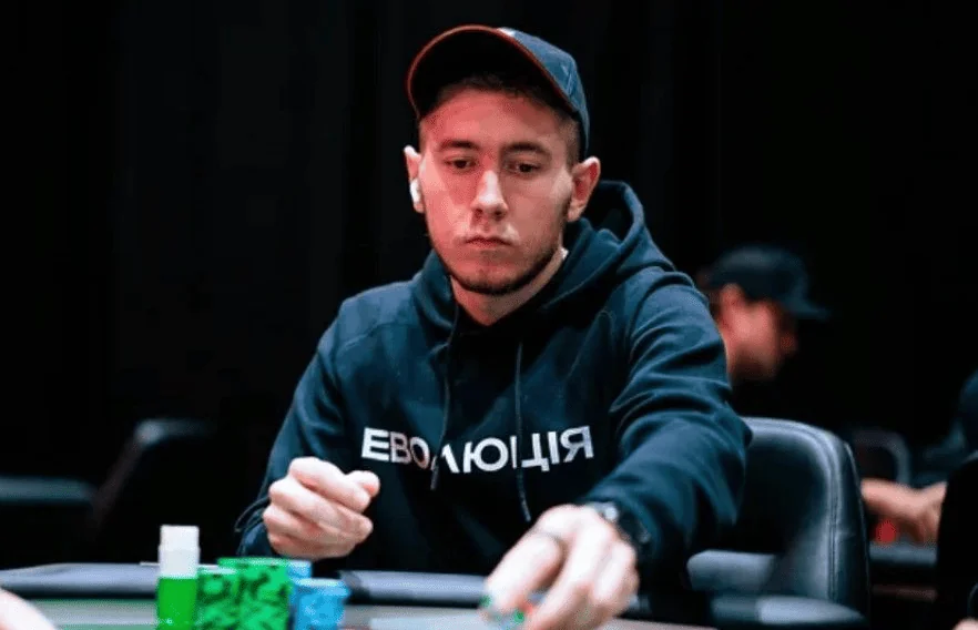 Kostya_Jock зіграє у другому дні браслетного турніру WSOPE