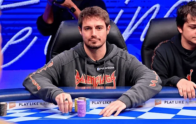 Сімоне Андріан - чиплідер фінального столу ME WSOPE